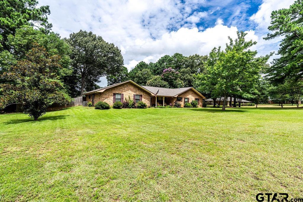 2707 Bentwood Dr