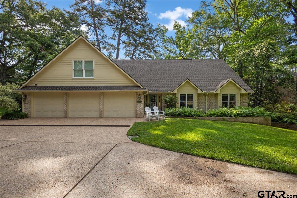 1623 TANGLEWOOD DR E