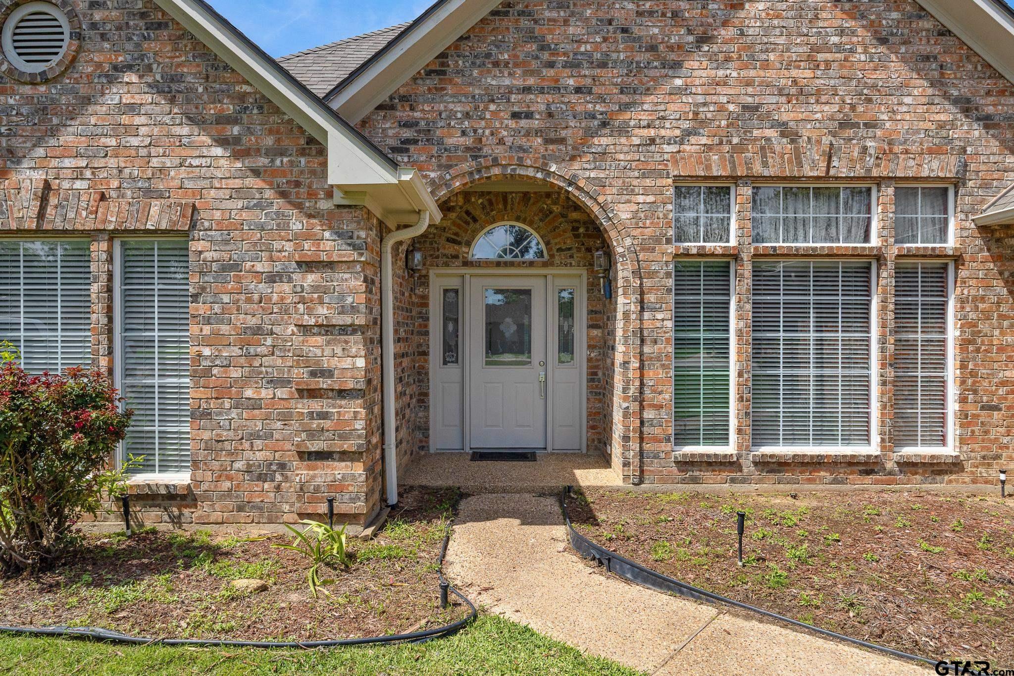 122 N Bay Dr