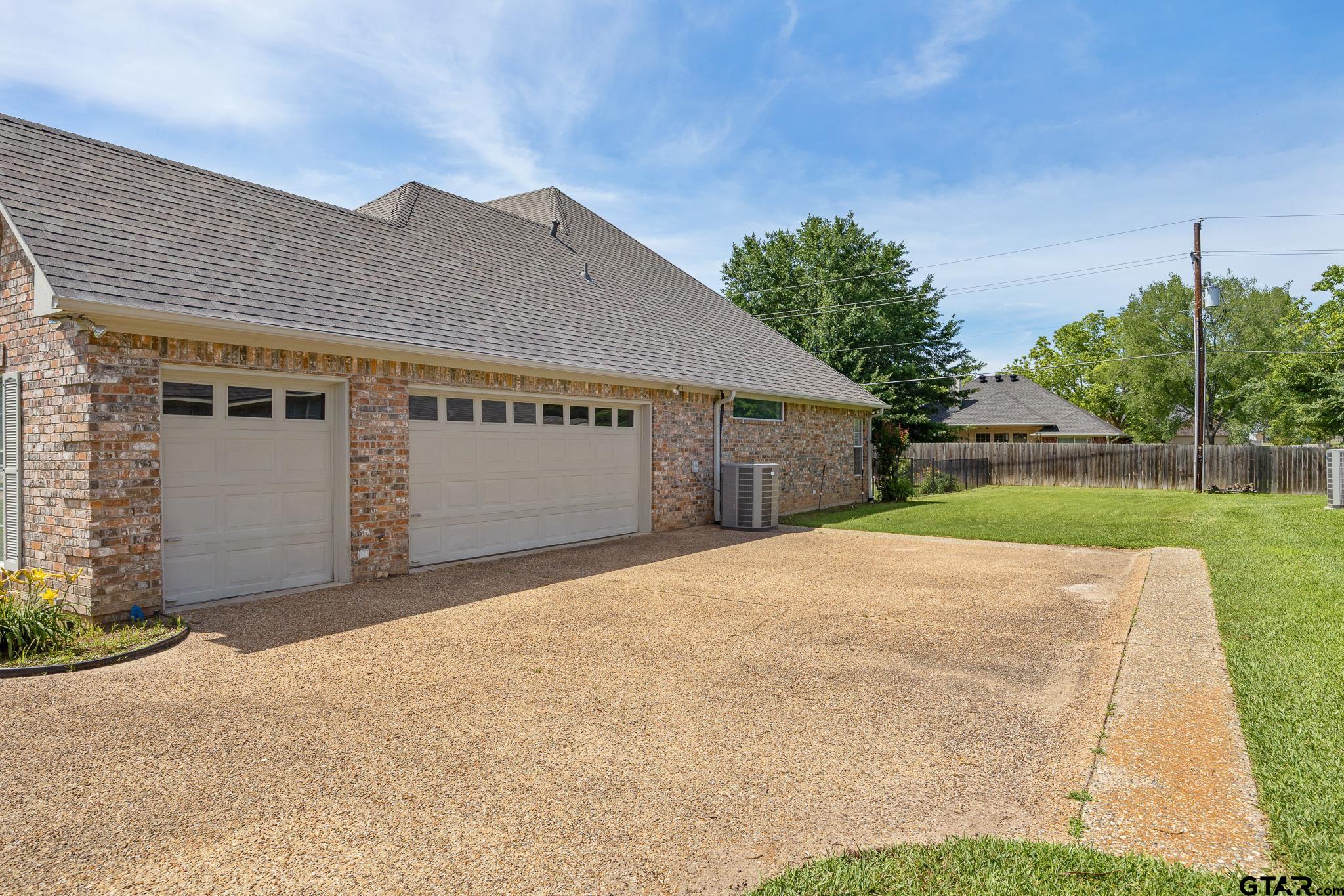 122 N Bay Dr