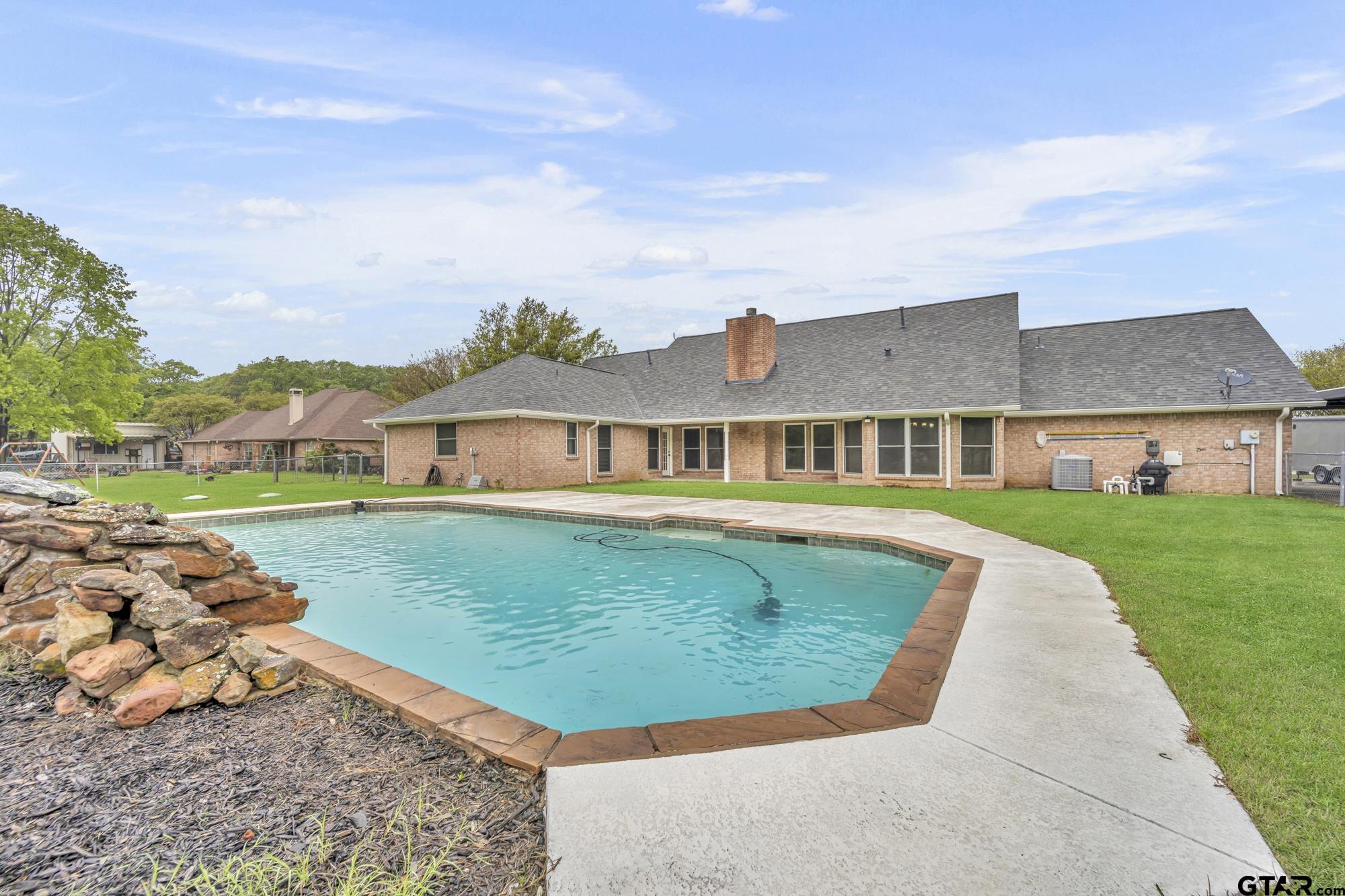 1090 Oak Hollow Lane