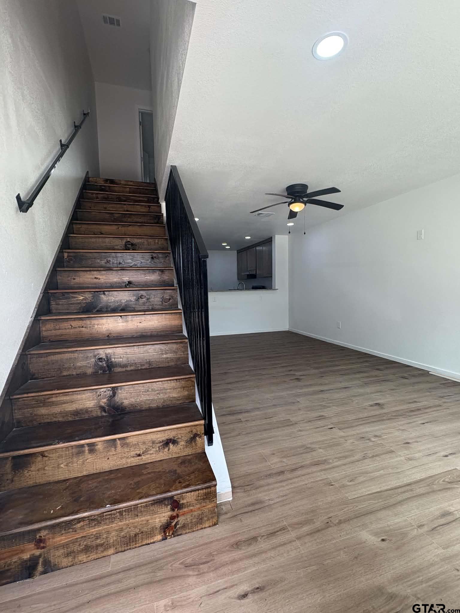 112 Private Road 3041