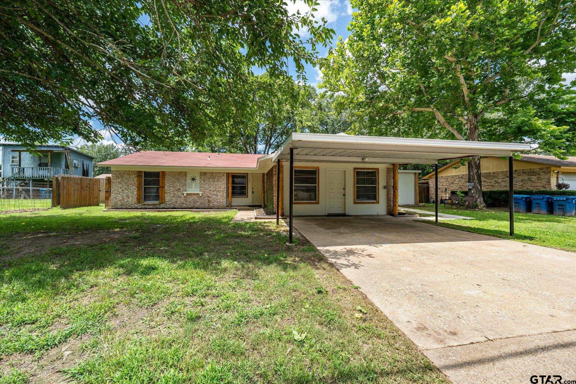 203 N Rainbow Dr