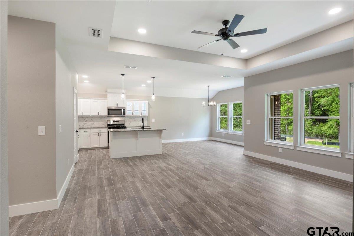 16226 Crossing Circle
