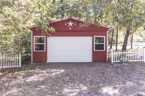 A home in Lindale