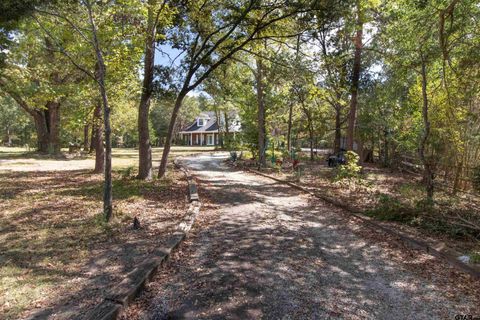 A home in Lindale