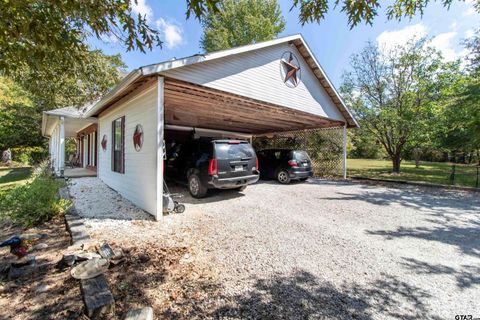 A home in Lindale