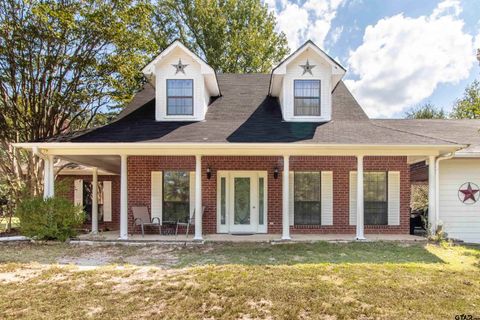 A home in Lindale