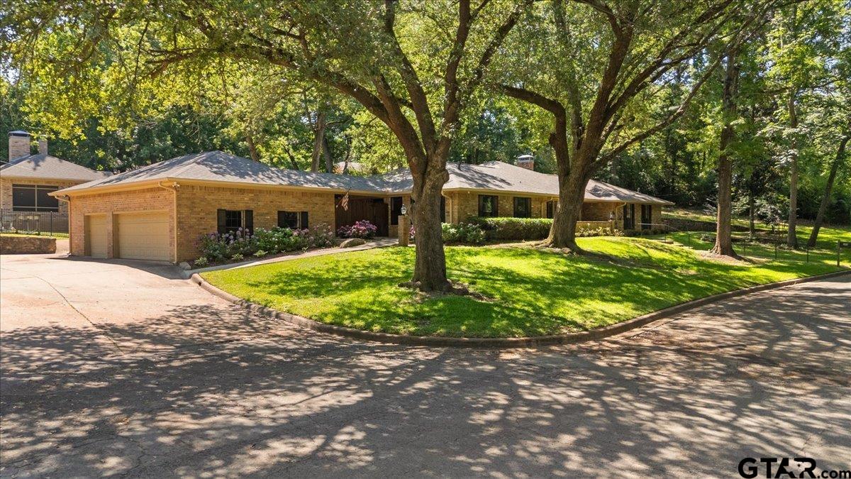 555 Lakeshore Dr.