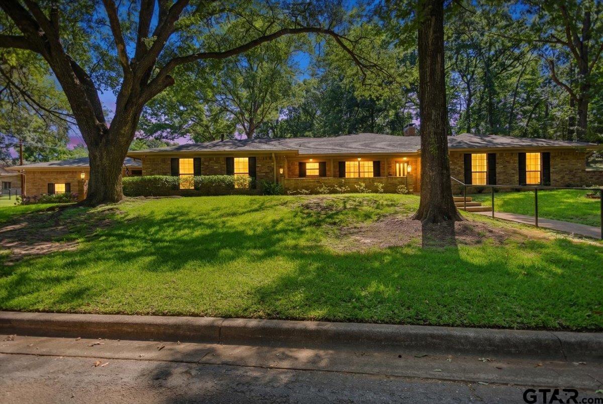 555 Lakeshore Dr.