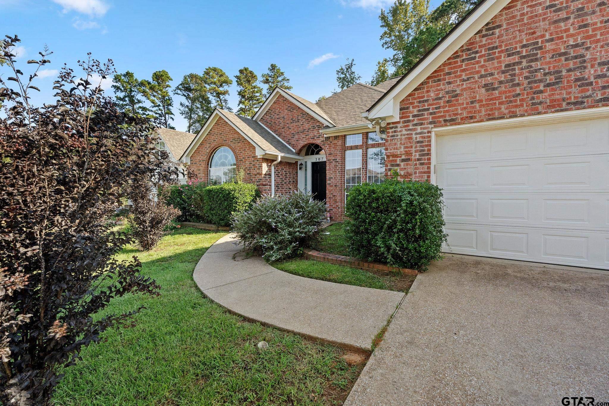 307 Robinwood Ln