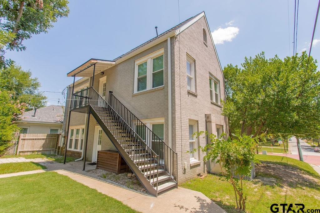 831 W Houston Street