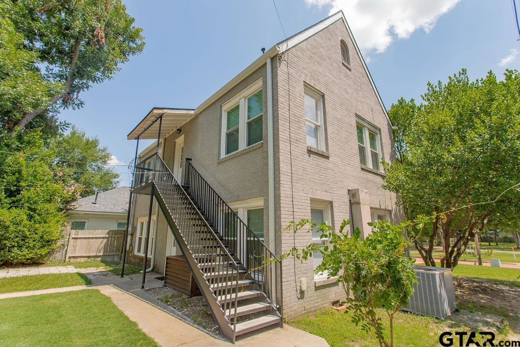 831 W Houston Street