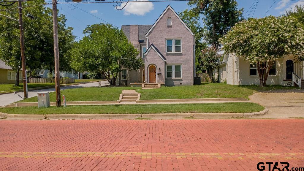 831 W Houston Street