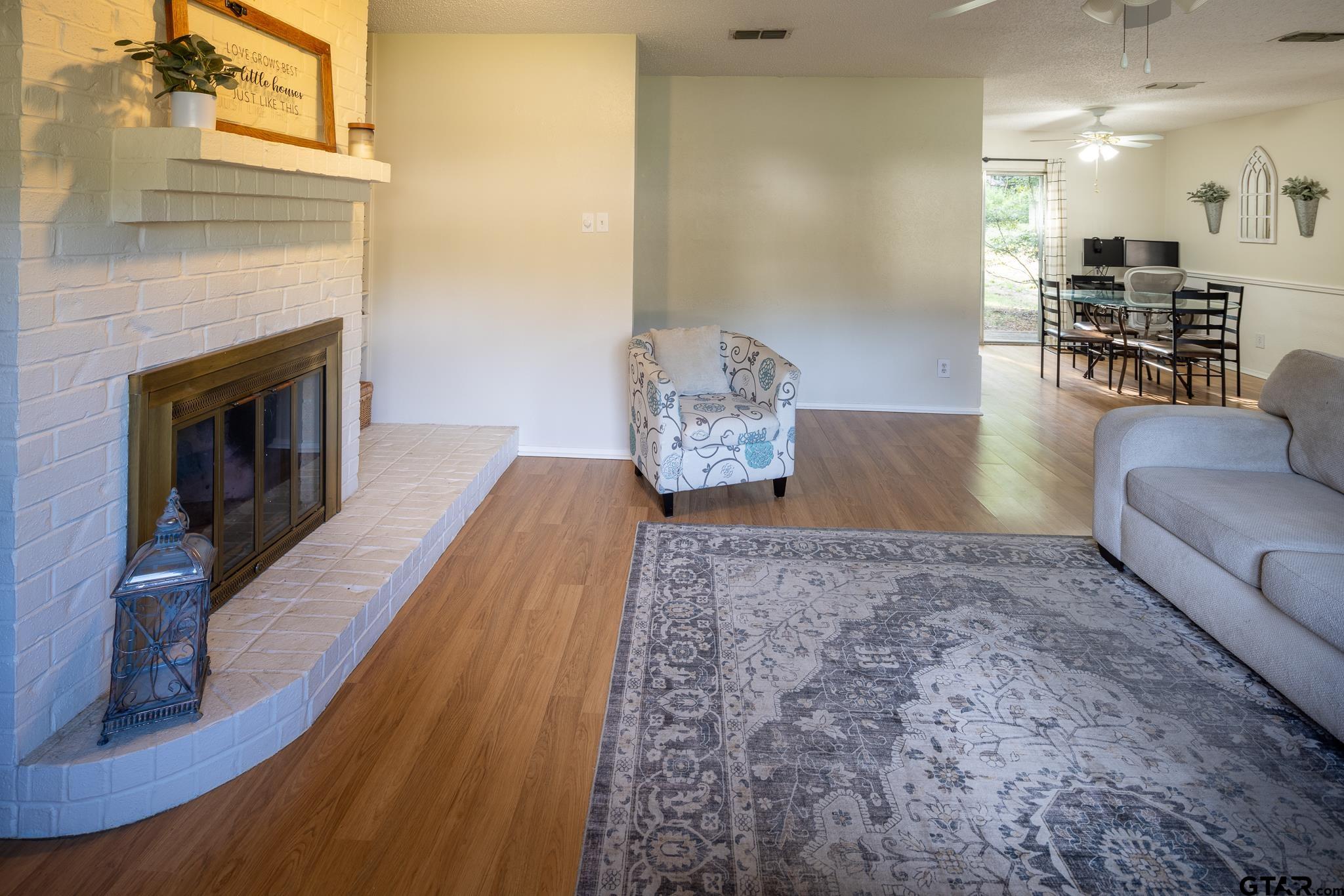 330 Lakeview Dr.