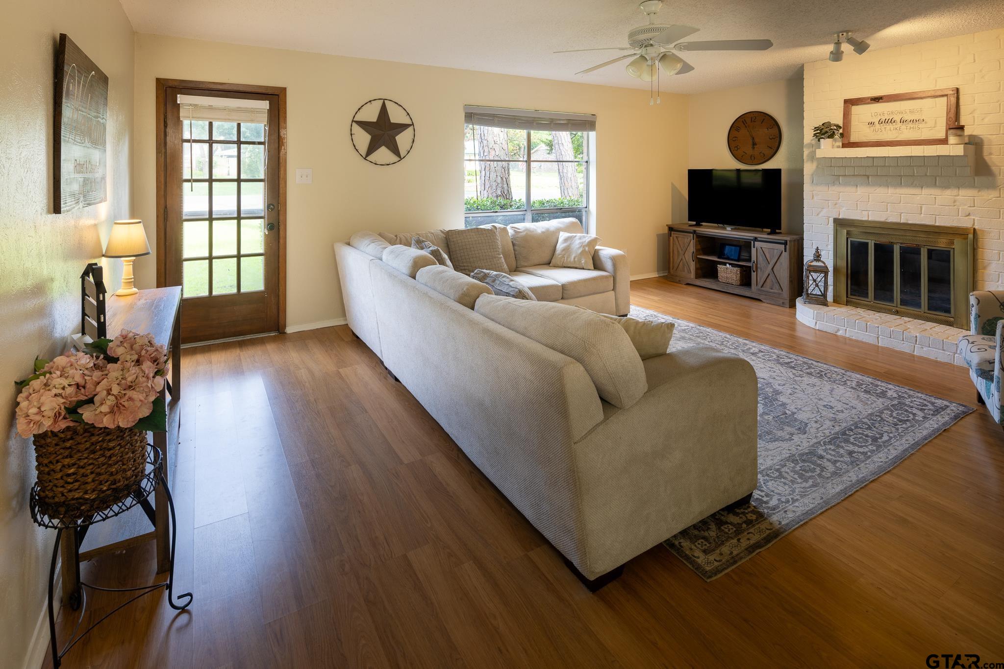 330 Lakeview Dr.