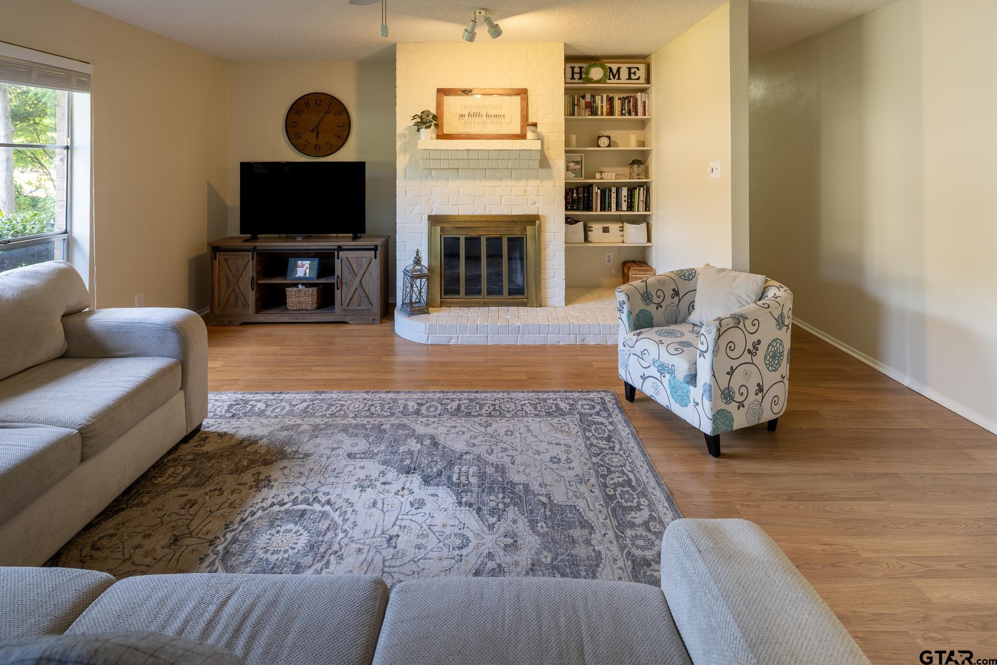 330 Lakeview Dr.