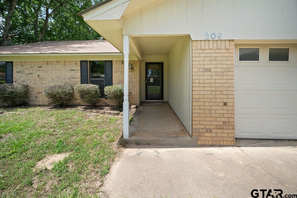 209 Magnolia
