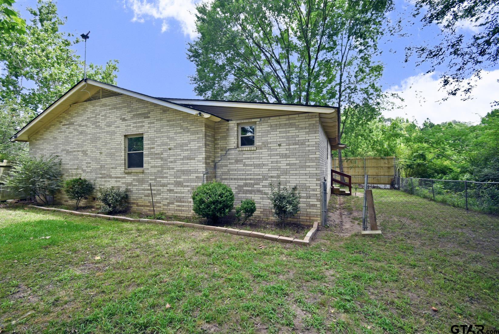 411 N Winnsboro St