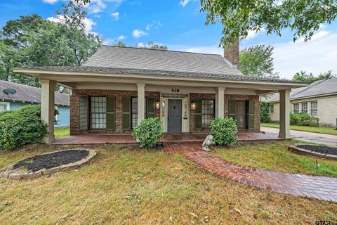 A home in Mineola