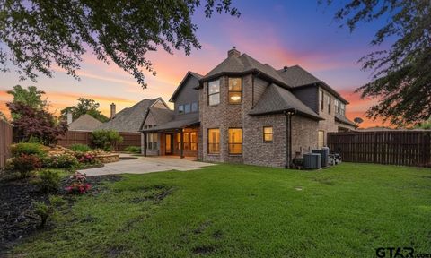 2312 Pinehurst St Tyler TX 75703