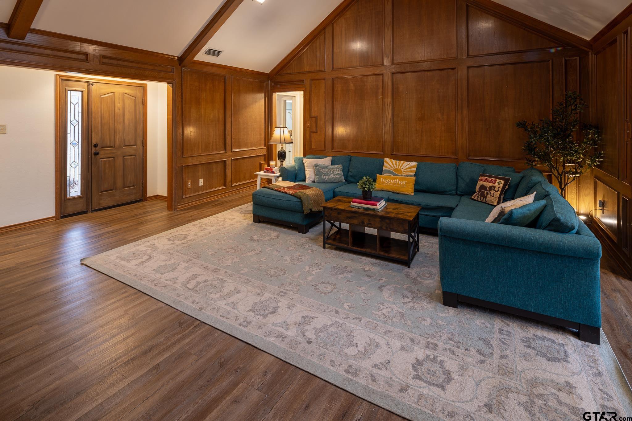 903 Woodland Hills Dr