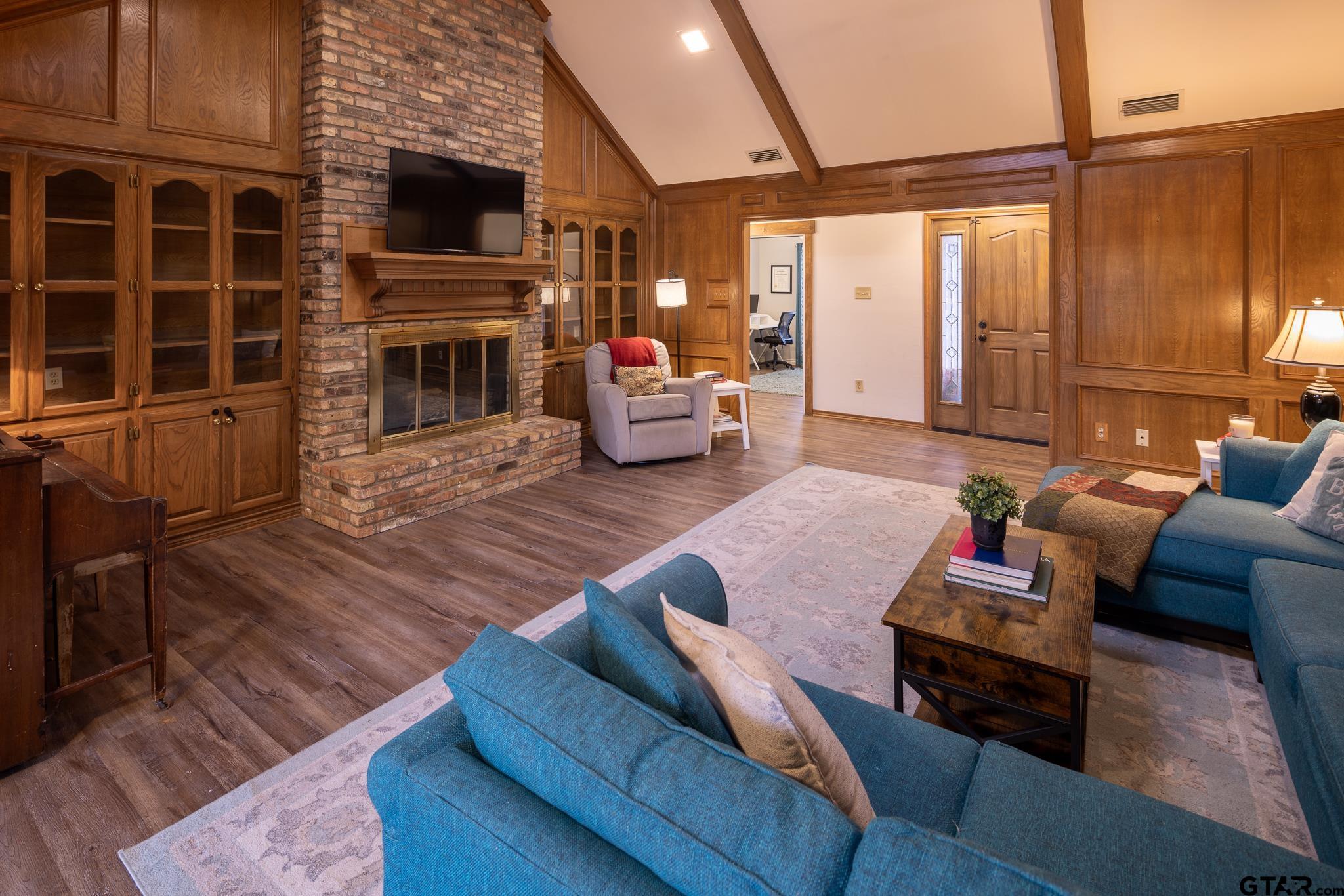 903 Woodland Hills Dr