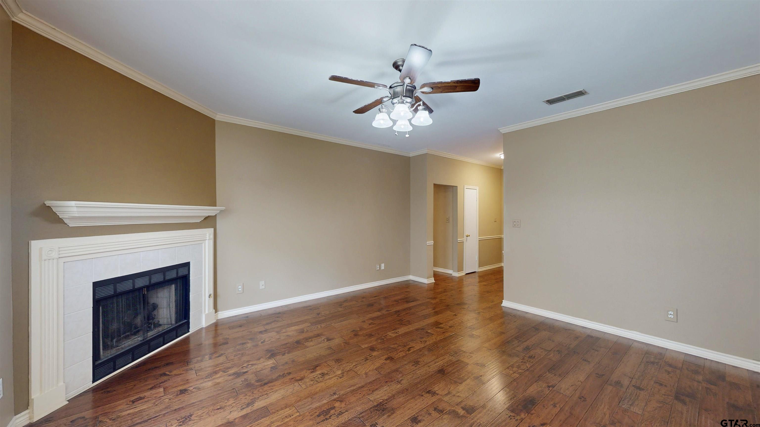 5401 Hollytree Dr #1002