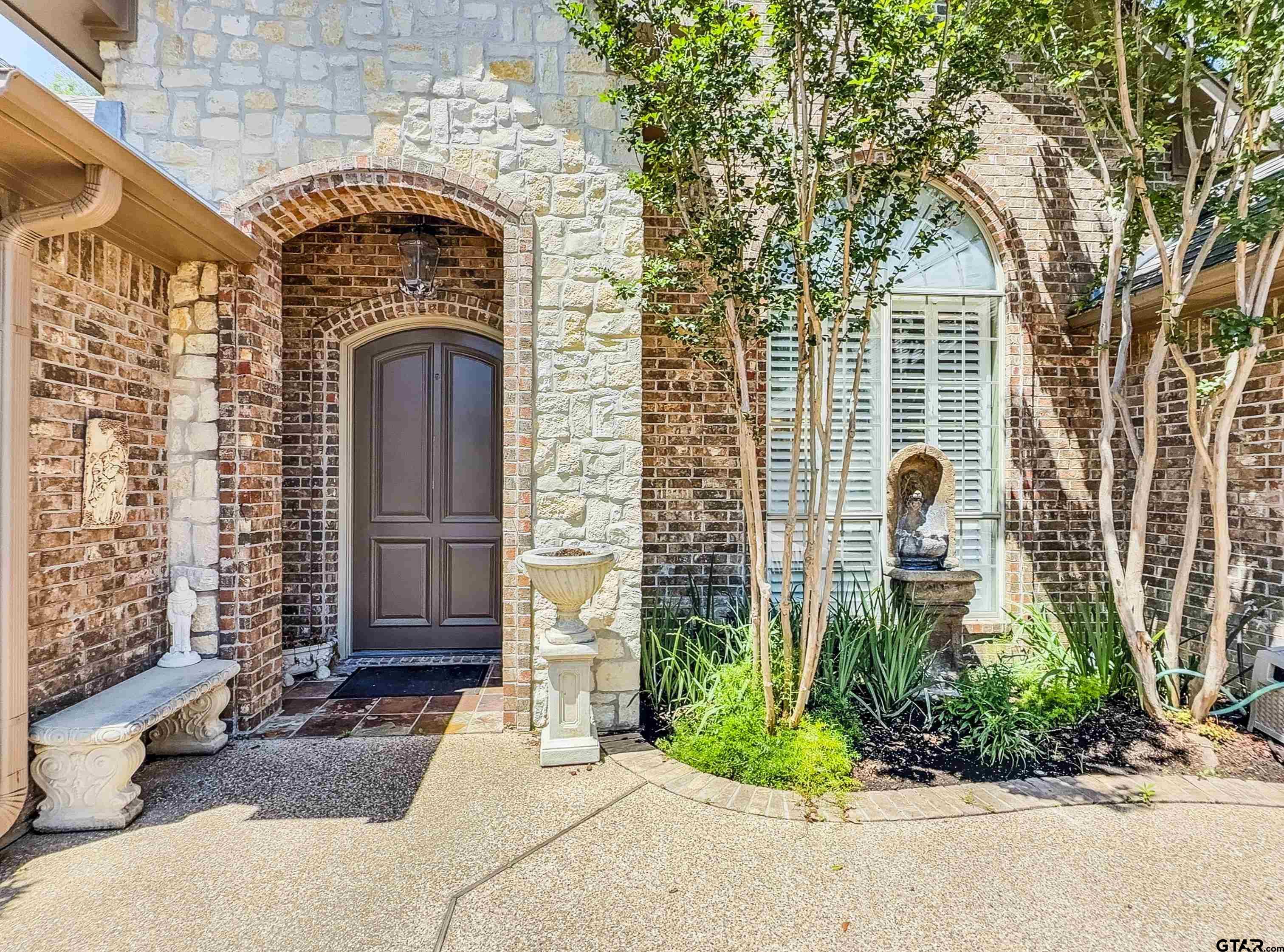2215 Firestone Cir