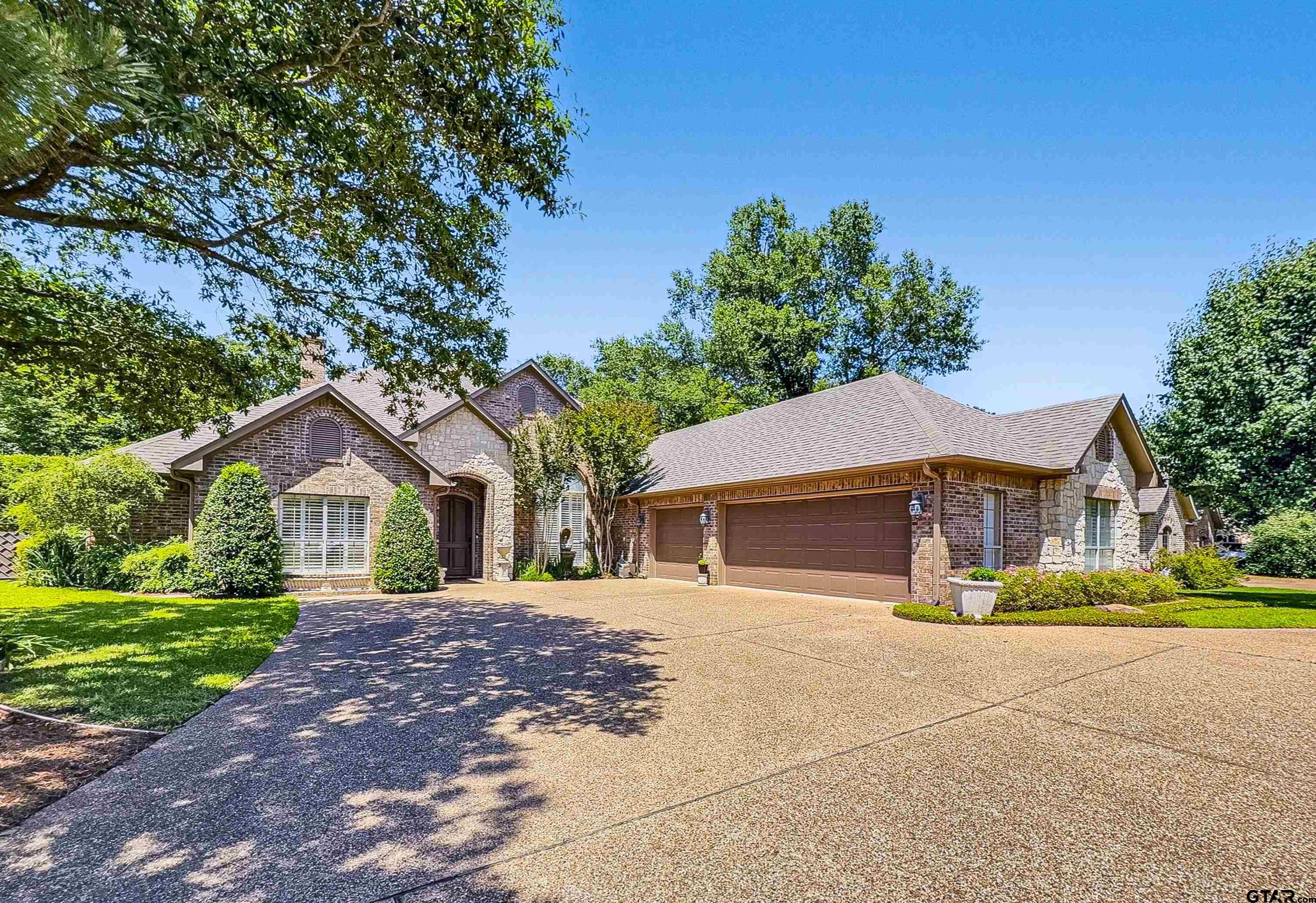 2215 Firestone Cir