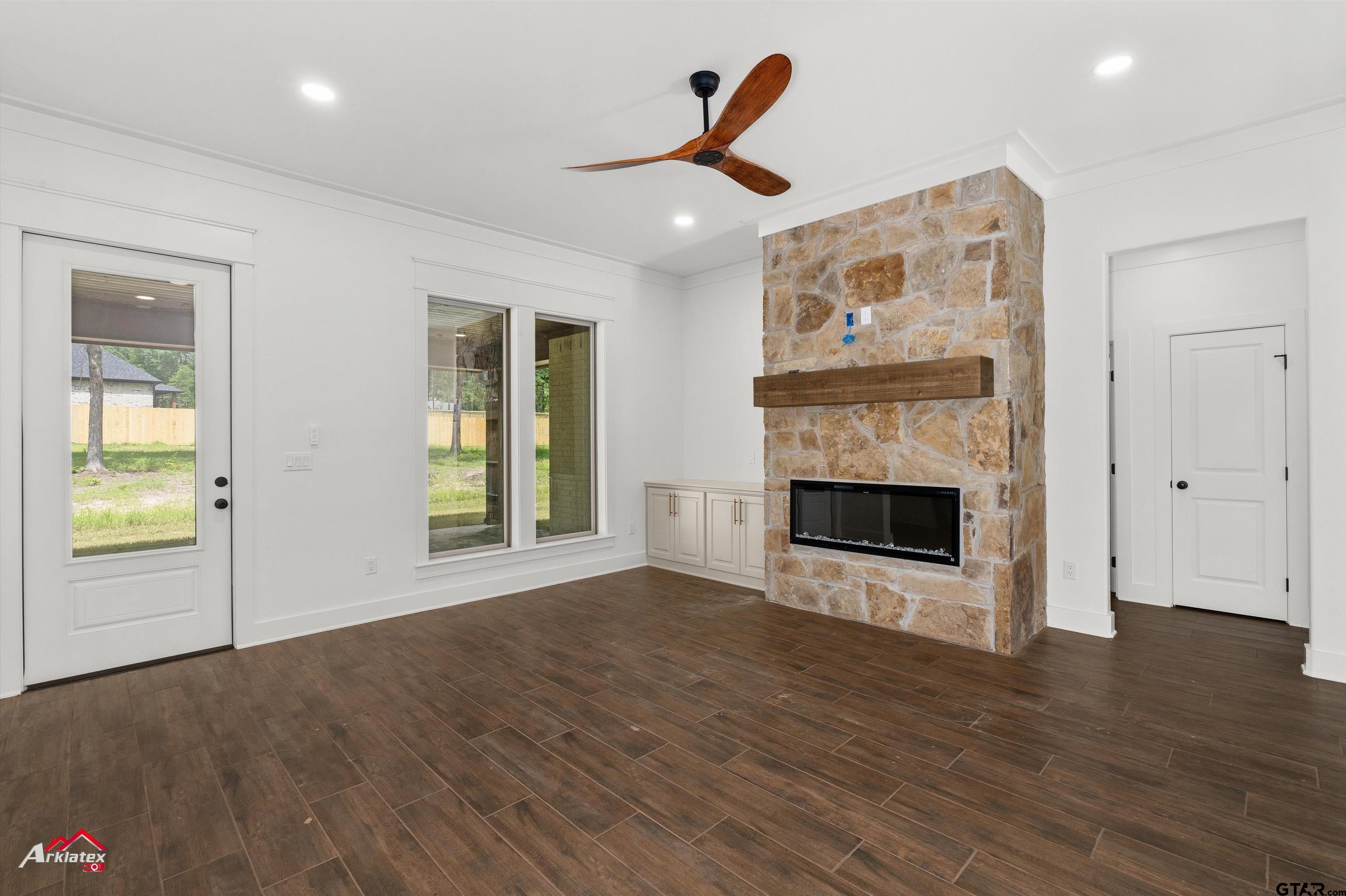 455 Clara Ln