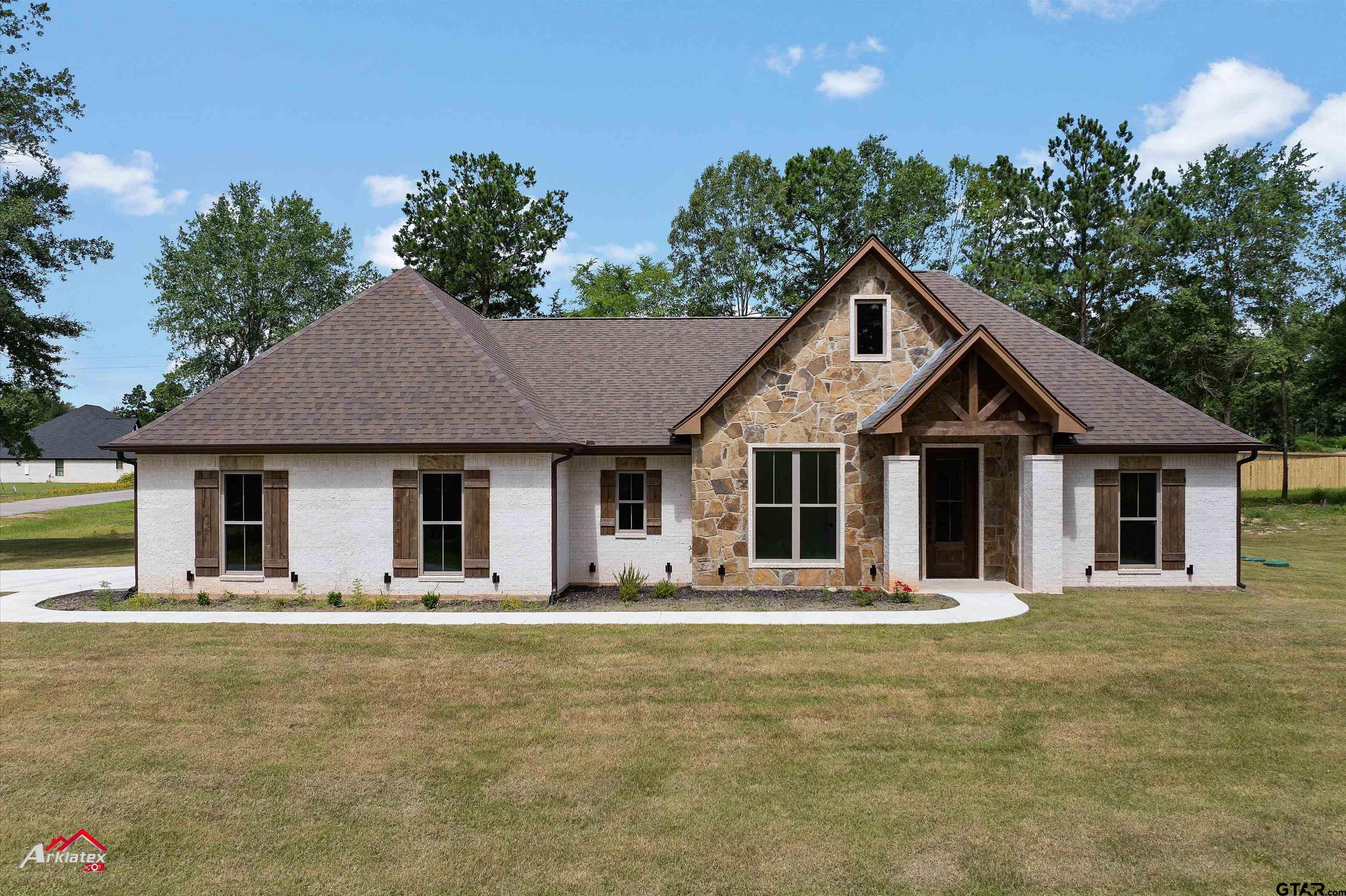455 Clara Ln
