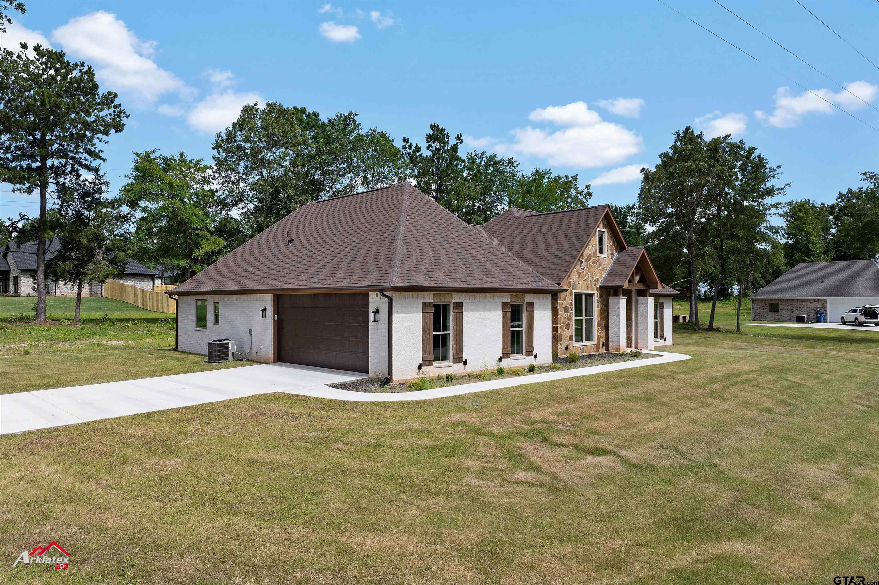 455 Clara Ln