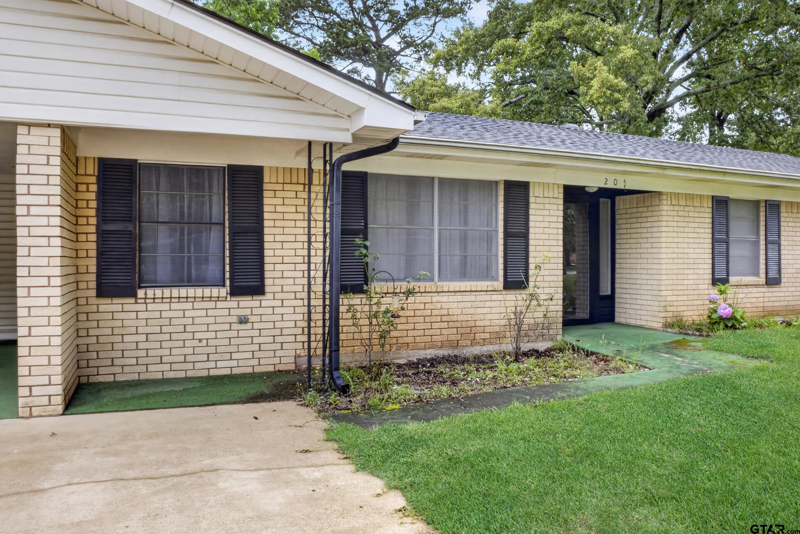 209 Meadowbrook