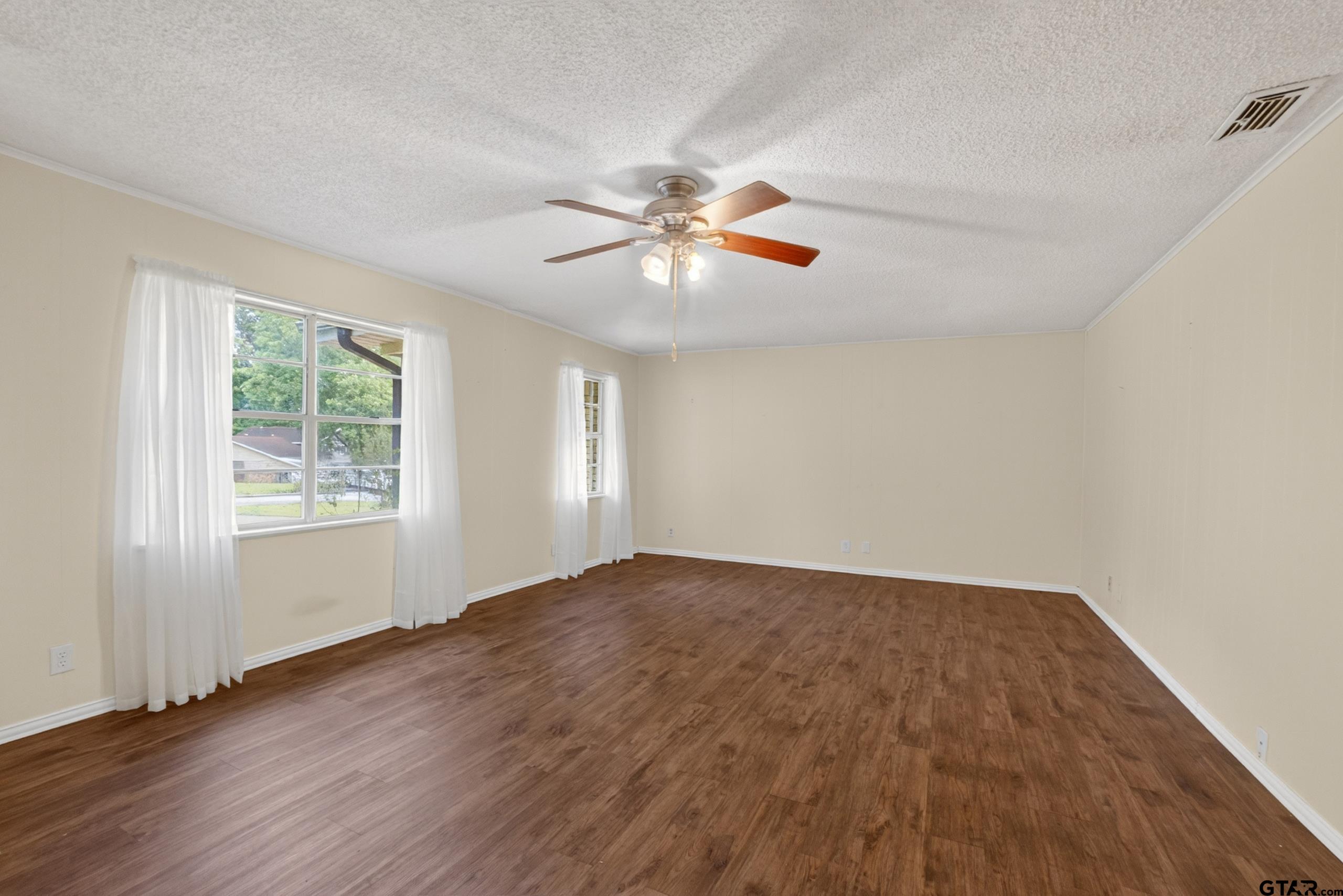 209 Meadowbrook