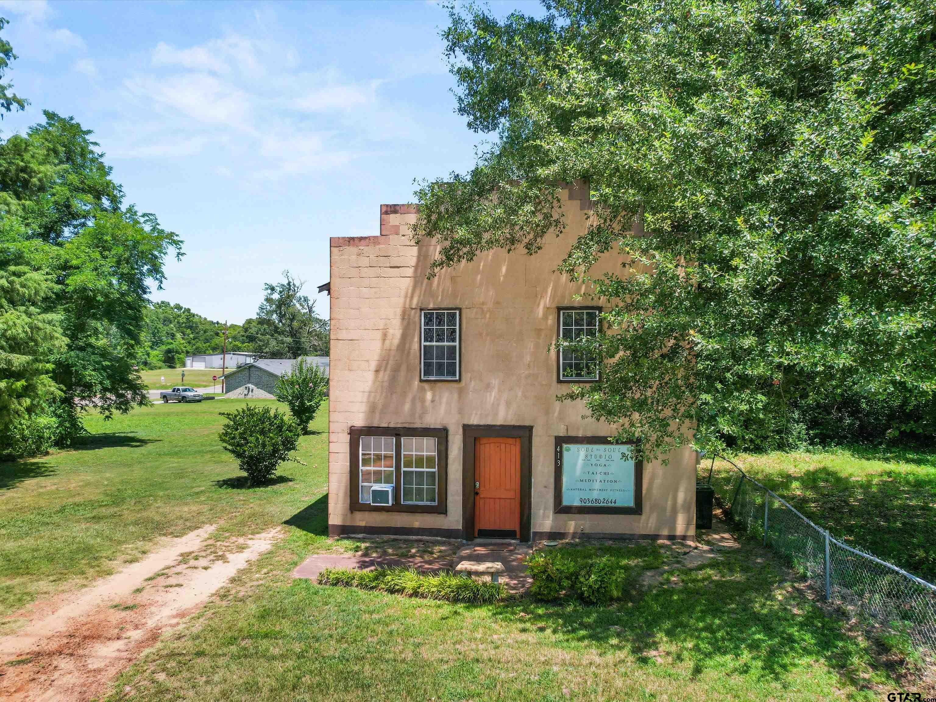 413 N Roberts