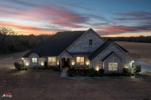 A home in Lindale