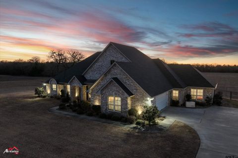 A home in Lindale