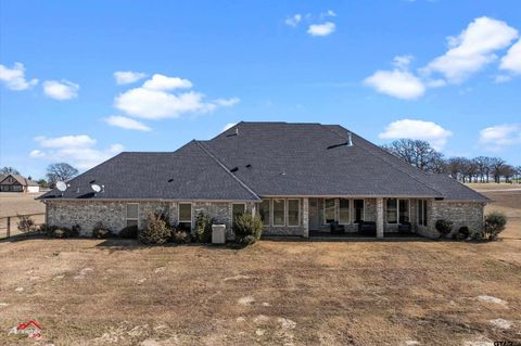 A home in Lindale