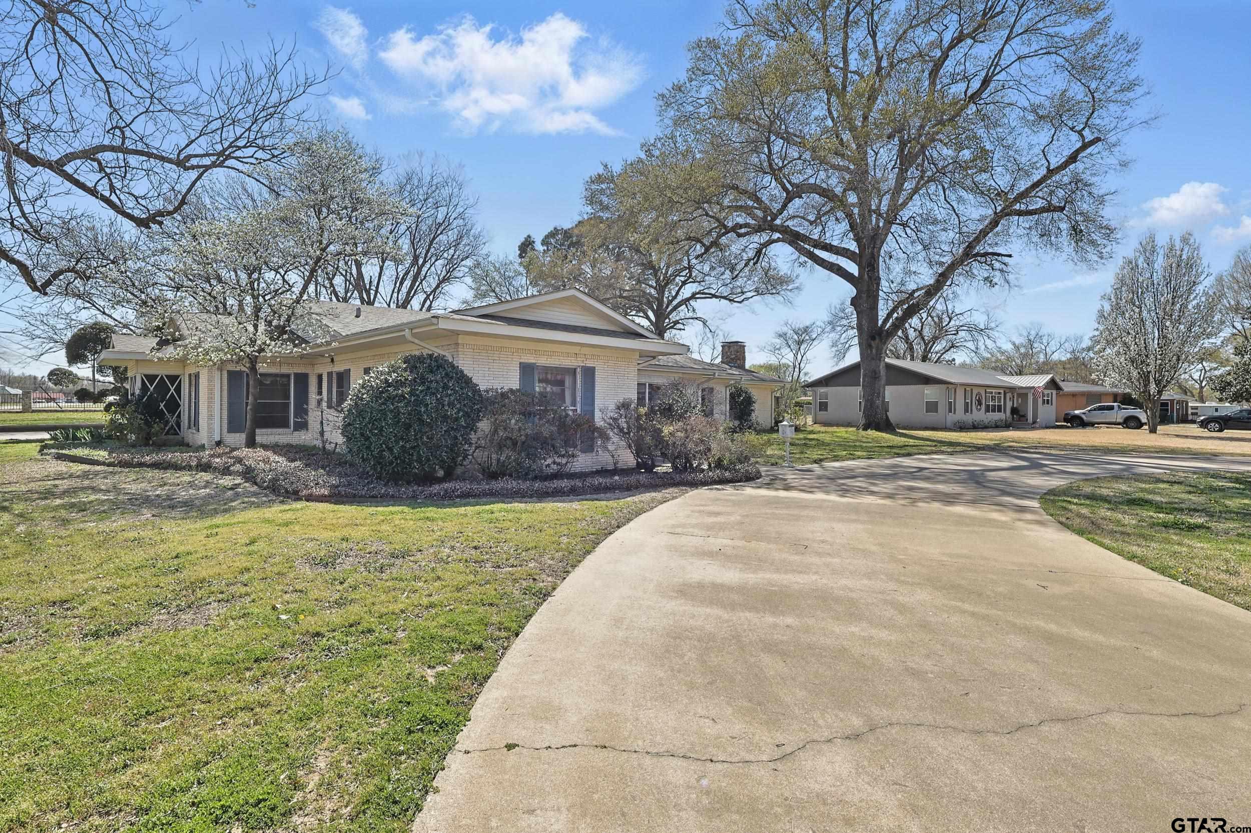 201 W Coke Road