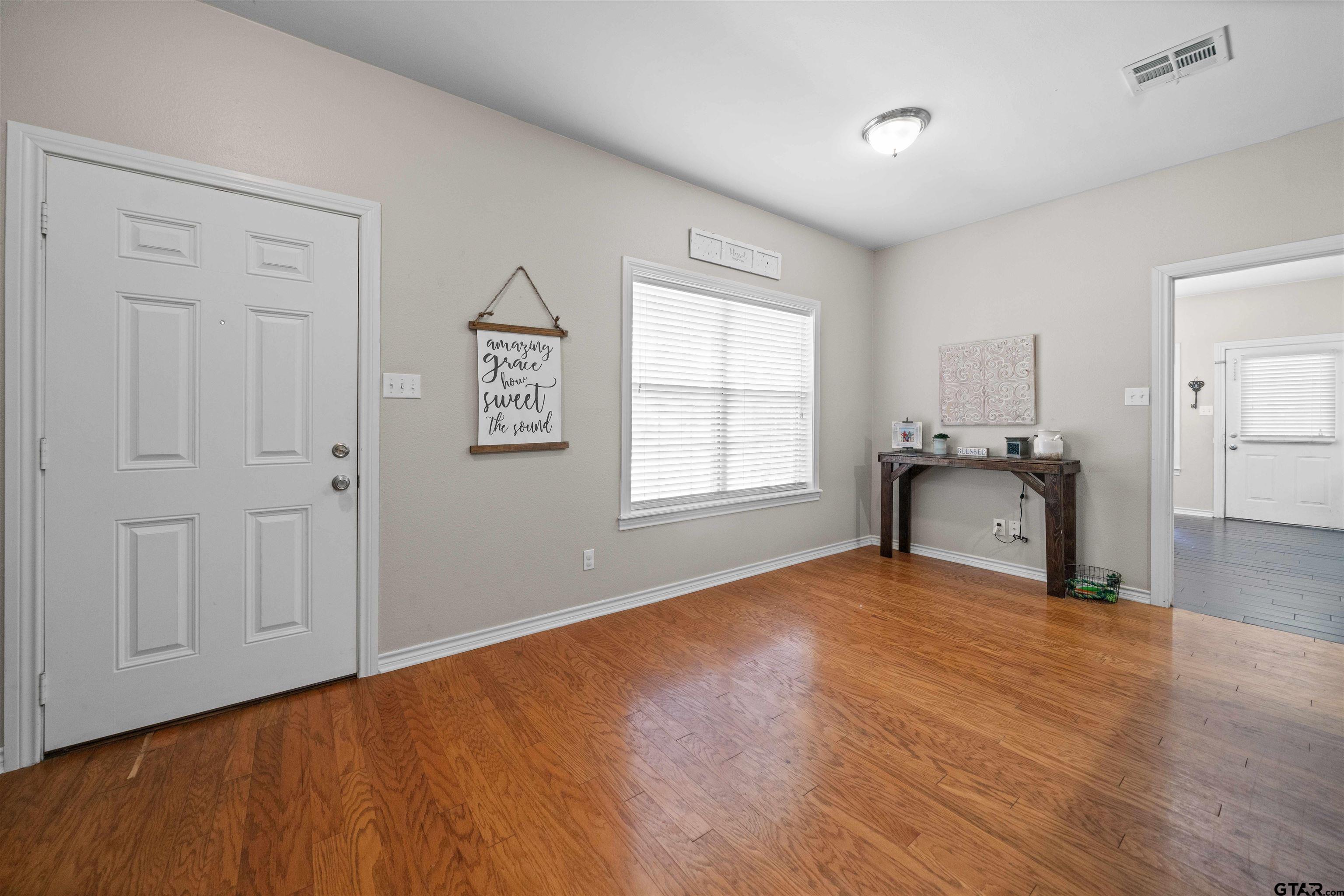 305 Robinwood Dr