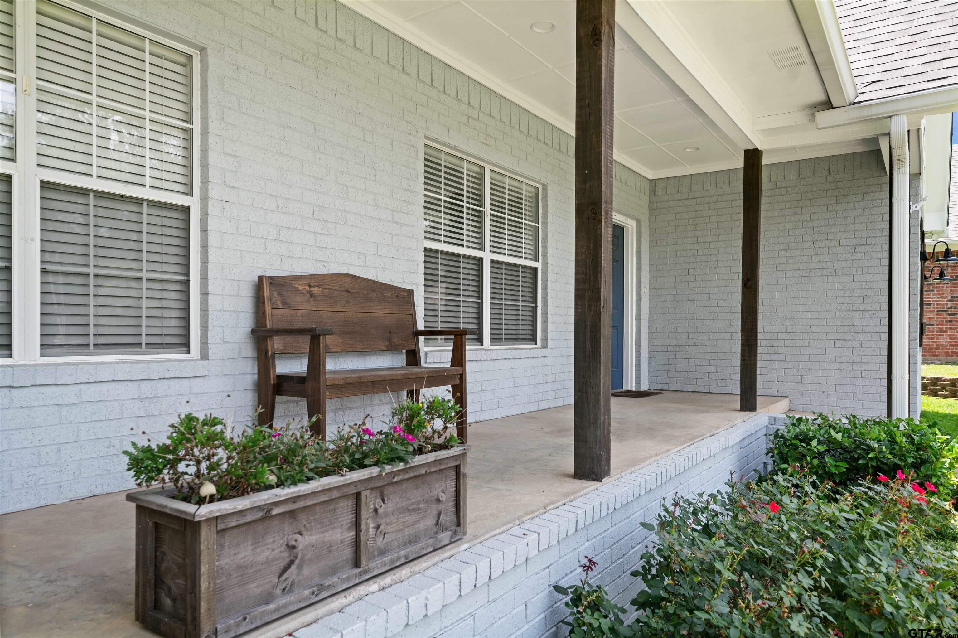 305 Robinwood Dr