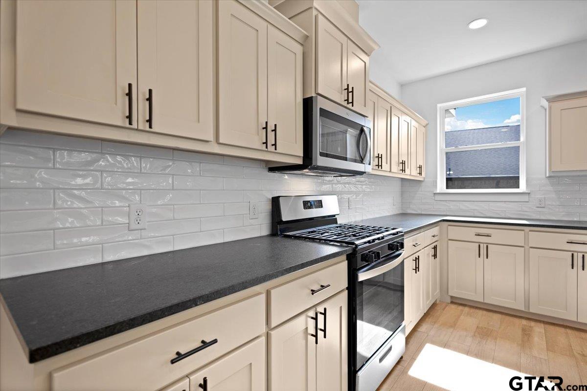 16426 Crossing Circle