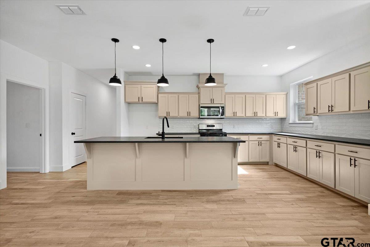 16426 Crossing Circle