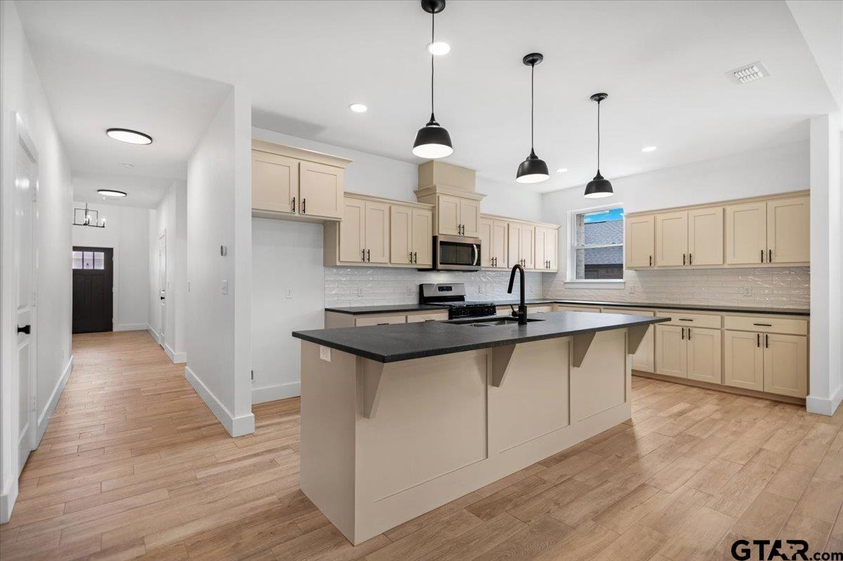 16426 Crossing Circle