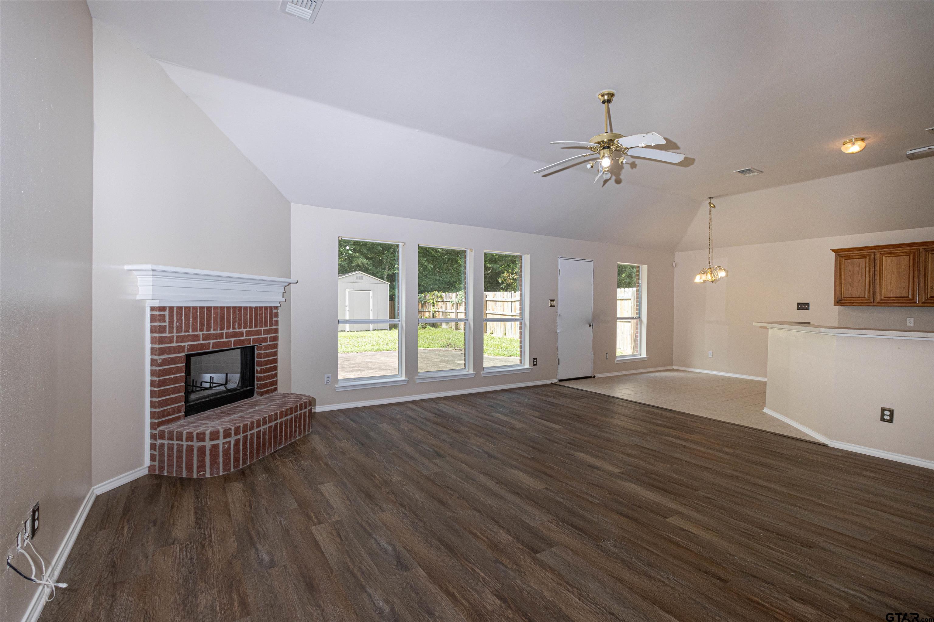 221 Maggie Cir