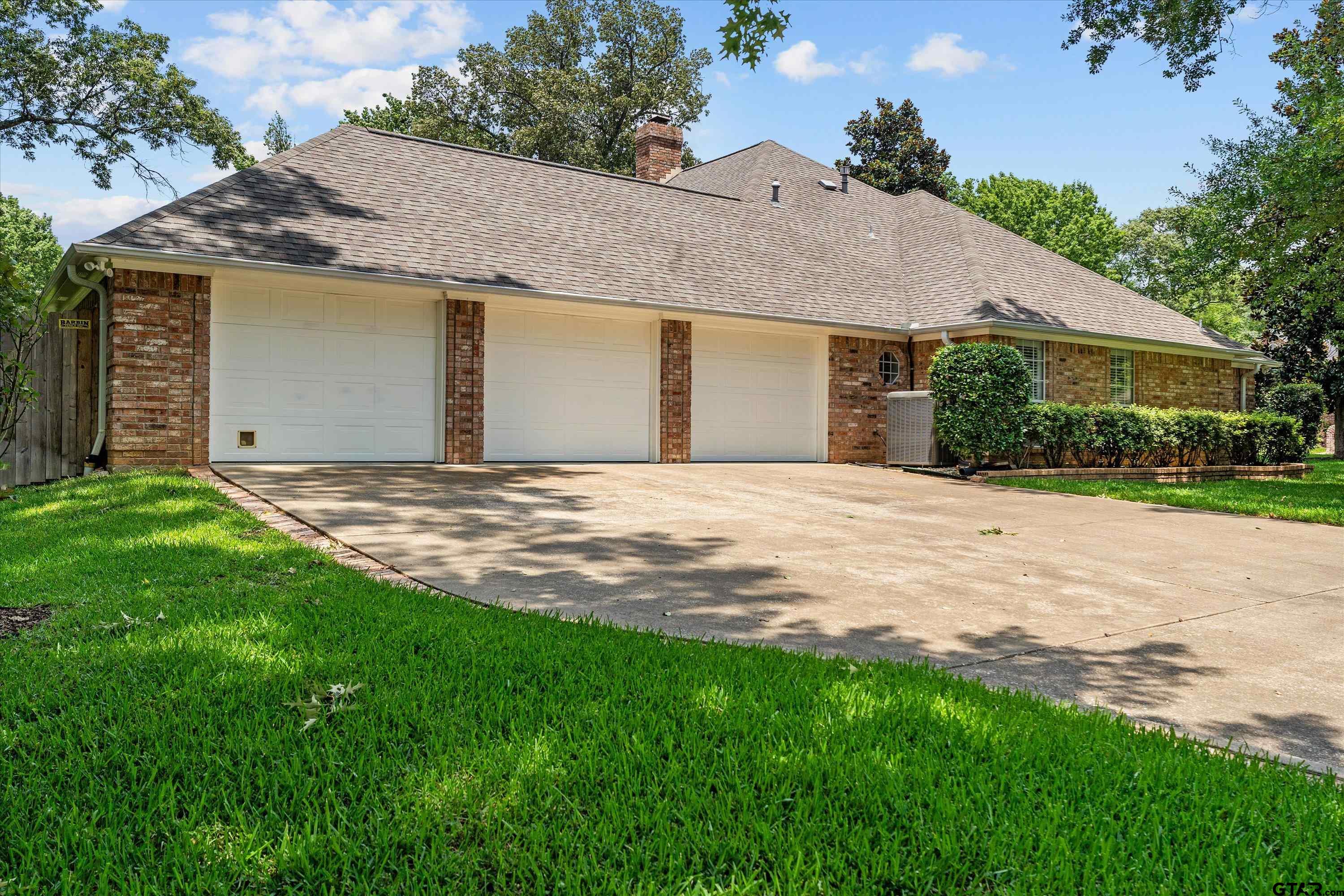 4923 Hallye Ln