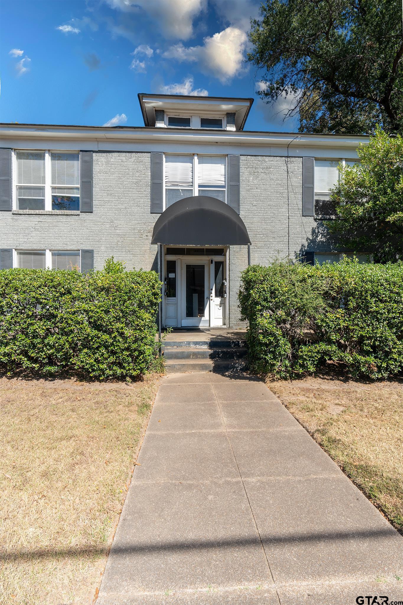 701 W Houston St