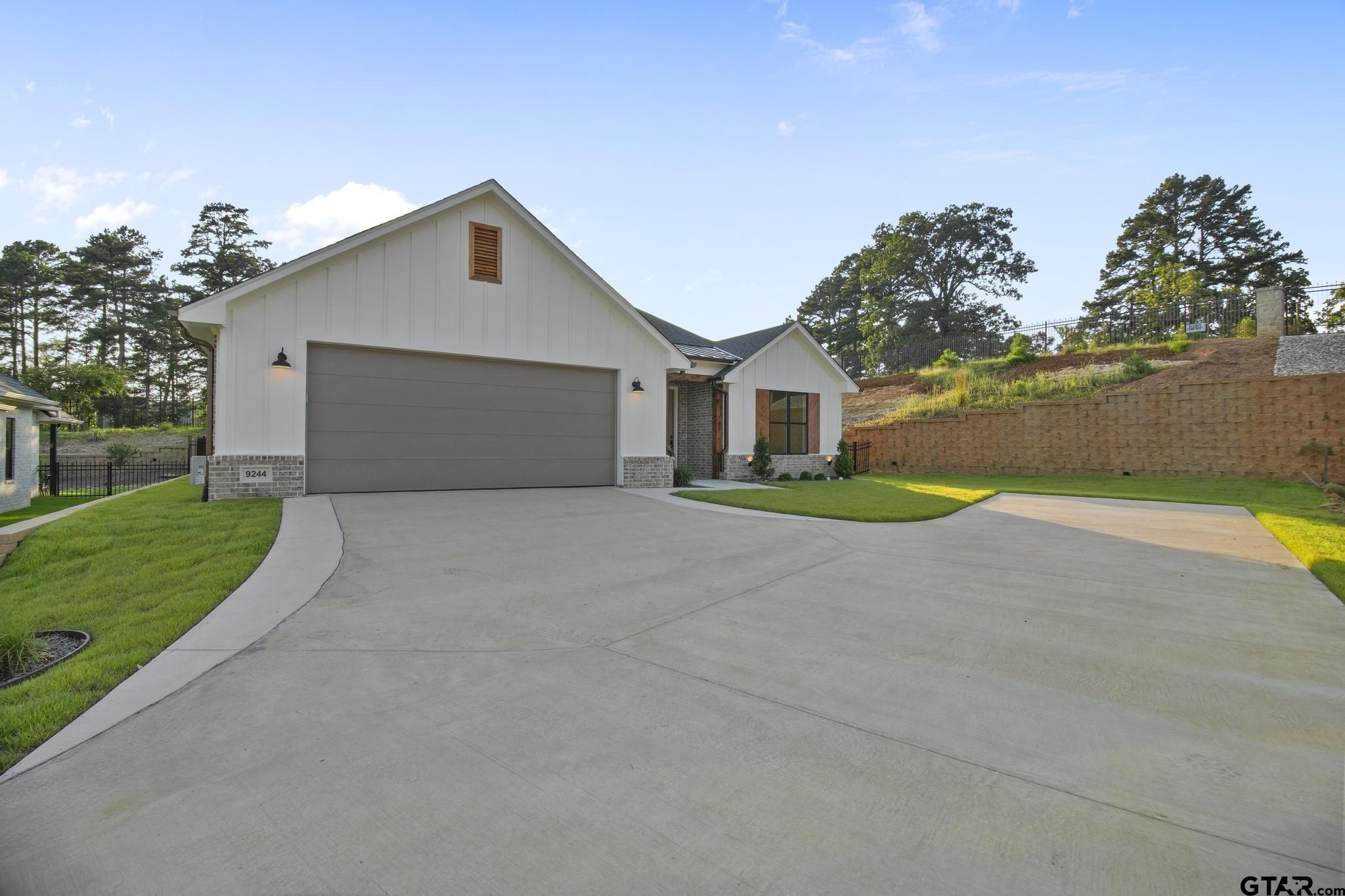 9244 Villas Ct