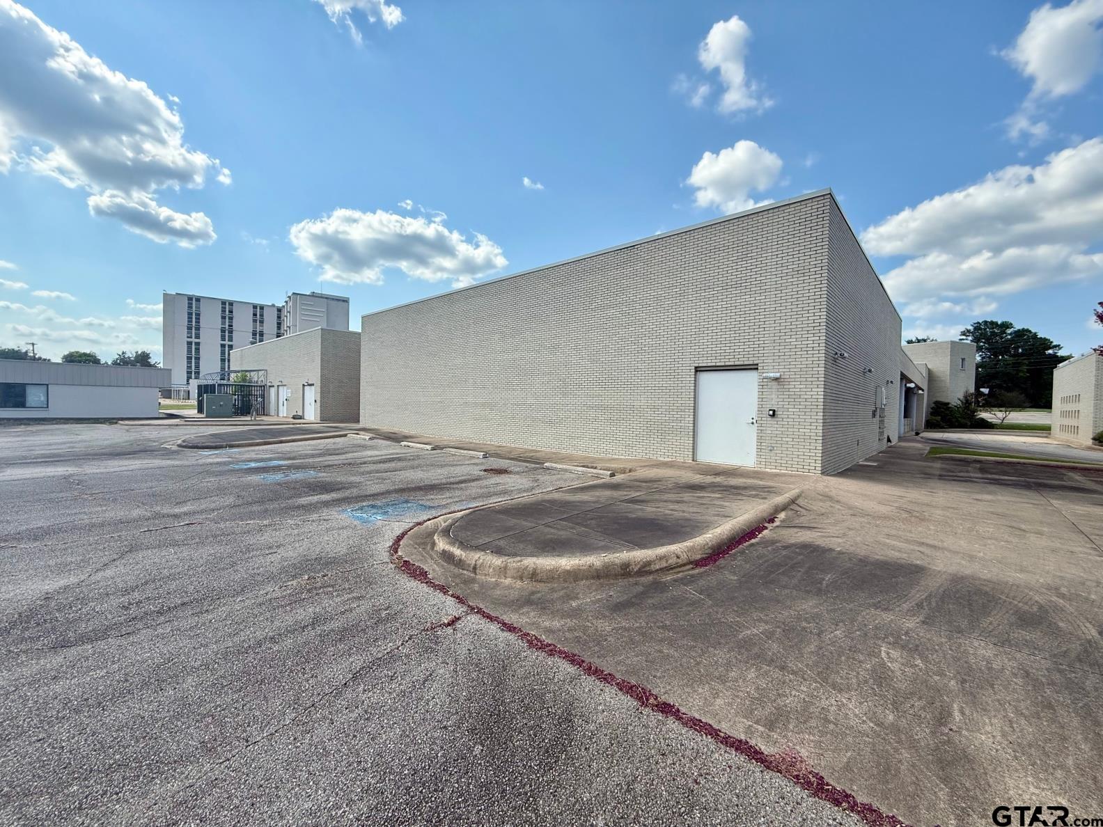 1000-1014 Clarksville